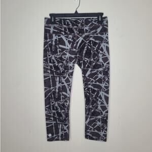 Athleta black grey abstract zig zag print capri leggings - small
